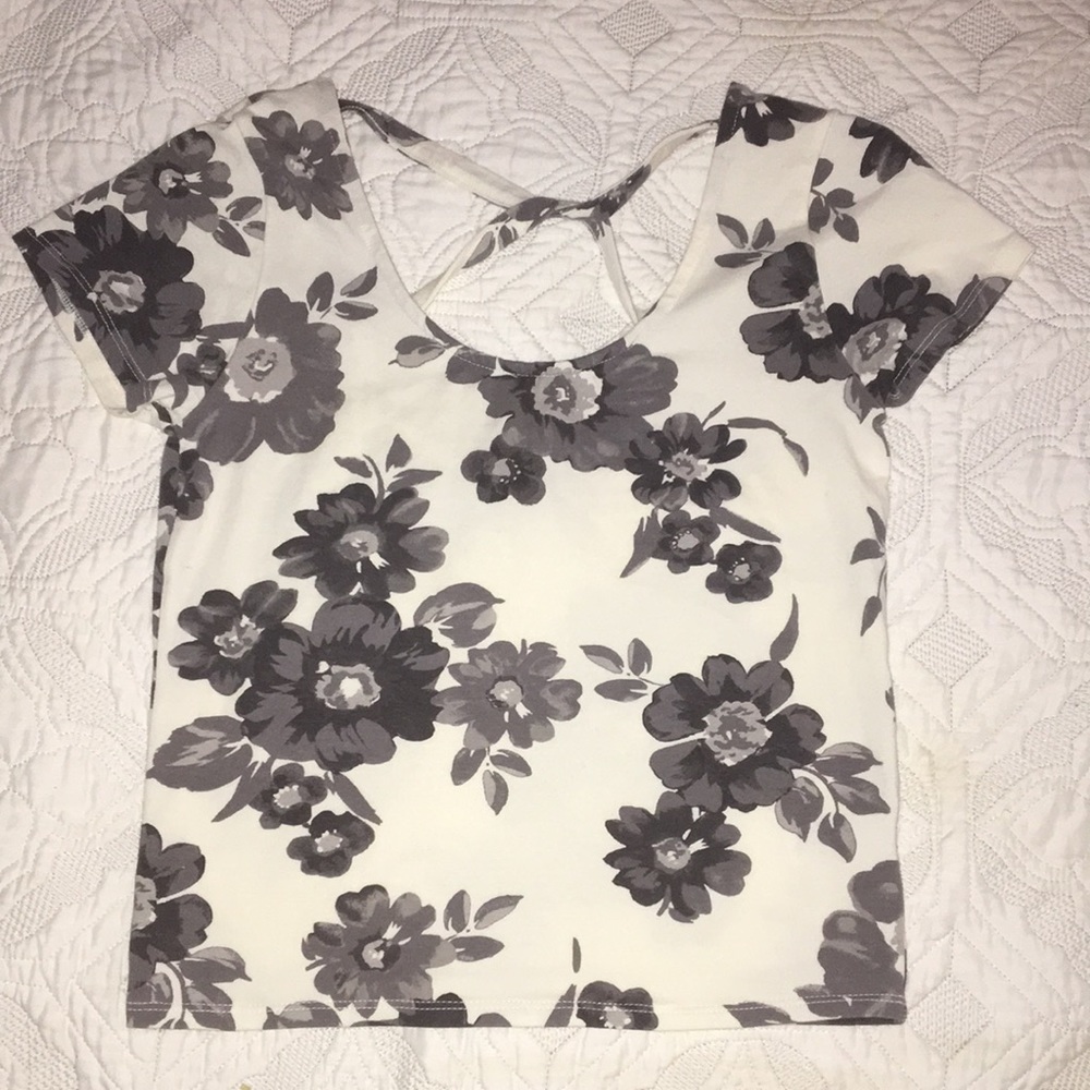 Prince & Fox✨Fitted Floral Printed Tee